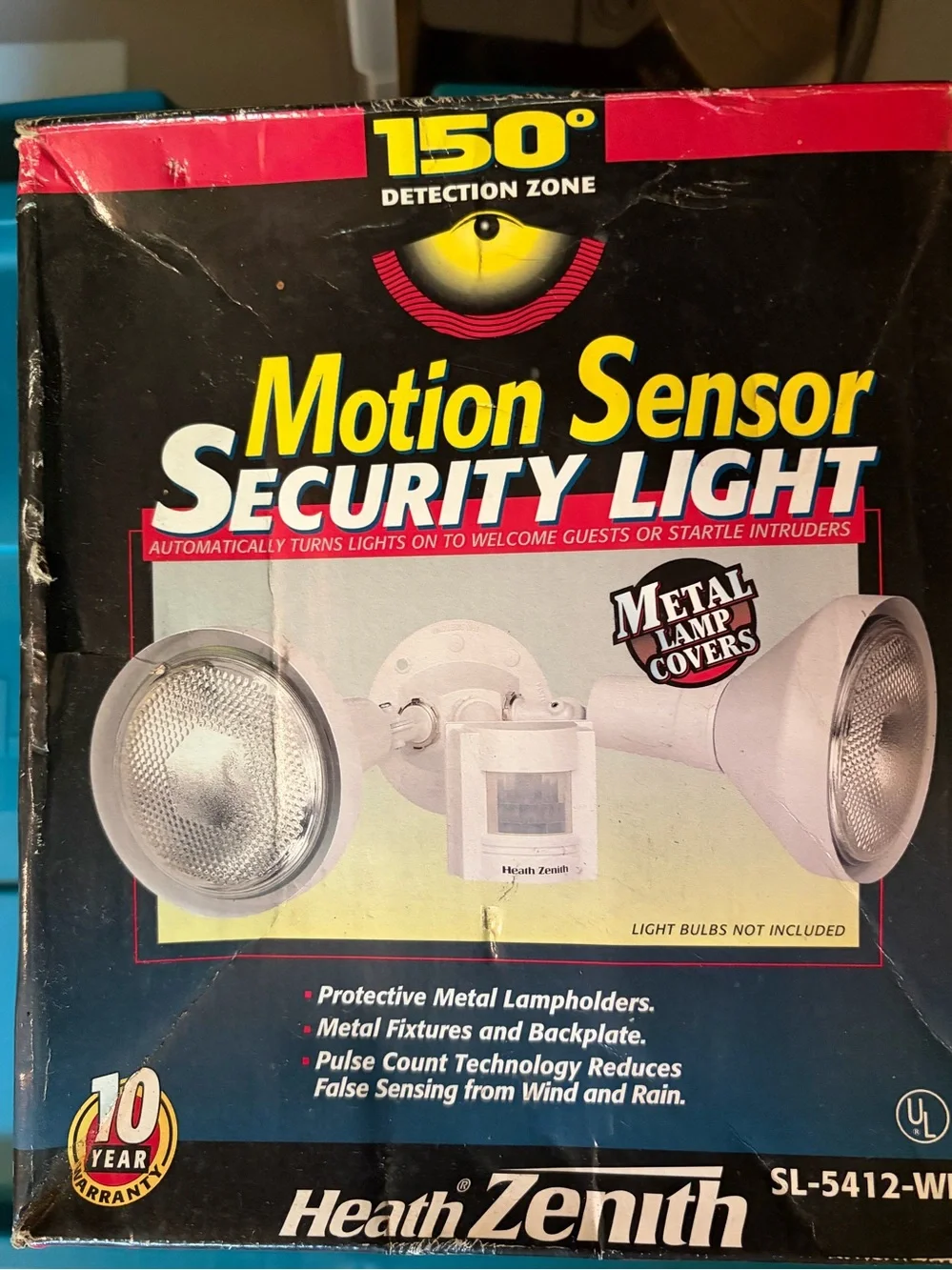 Heath Zenith SL-5412-WH Motion Sensor Security Light with a 150-degree detection